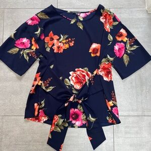 NWOT lovely blouse w floral print w navy background. Attached tie for custom fit
